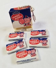 VINTAGE DUBBLE BUBBLE GUM DISPENSER KEYCHAIN 2001 BASIC FUN picture