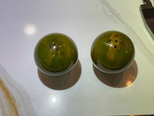 ———-——BEAUTIFUL  SET  OF BAKELITE  SALT AND PEPPER SHAKERS————- picture