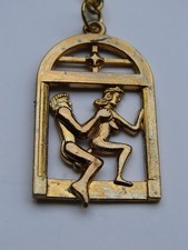 VINTAGE ADULT NAUGHTY GOLD TONE KEYCHAIN MAN WOMAN SEX NOVELTY MOTION picture