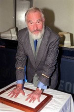 Actor Sir Nigel Hawthorne making his handprints for the cinema's H- Old Photo picture