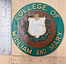VINTAGE SEAL OF COLLEGE OF WILLIAM AND MARY  - RESIN WOOD GRAIN PLAQUE –UNIQUE picture