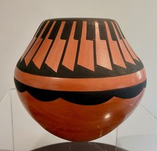 Beautiful Jemez Pueblo seed pot signed by Lawrence Yepa picture