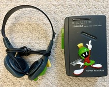 Toshiba Looney Tunes Tronics 1995 MARVIN Walk Man Cassette Player & Headphones picture