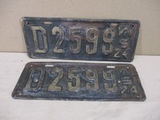 Vintage 1924 Metal Wisconsin Passenger License Plates Matching Pair D2599 (G) picture
