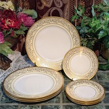 Hutschenreuther Selb Bavaria LHS China 22K Gold Filigree 4 Dinner 4 Bread Plates picture