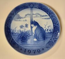 1970 Royal Copenhagen Collector’s Christmas Plate – Christmas Rose & Cat picture
