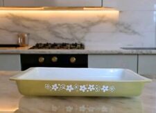 PYREX Vintage #933 Crazy Daisy Spring Blossom Lasagna 13.5” x 8.75 X 1.75 Green picture