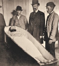 Authentic RARE Newspaper  JESSE JAMES SHOT and KILLED  Very Early Report 1882 picture