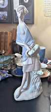 Lladro La Merienda Porcelain Figurine 