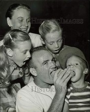 1958 Press Photo Coach Bubba Church and family eat at pre game picnic in Miami picture