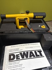 DEWALT BUILDERS LEVEL DW090 WITH CASE - New picture