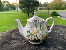 Sadler? Windsor Daffodil Teapot & Lid Curved Paneled Floral Gold Trim EXC COND picture