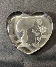 Paperweight. Glass, Snoopy Smelling Flowers New 1958 Schucz Peanuts picture