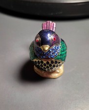 Bird figurine picture