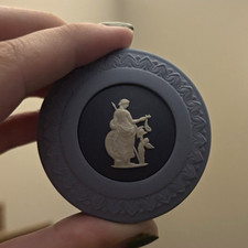 Wedgwood Blue Jasperware Round Trinket Box with Lid & Cameo Figure Top picture