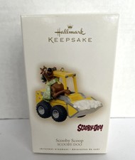 Hallmark Scooby Doo Christmas Ornament SCOOBY SCOOP 2007  A-718-28 picture
