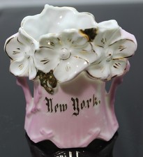 Vintage  PINK LUSTER PORCELAIN VASE  Souvenir NEW YORK  Gold Trim 3.75
