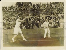 1928 Press Photo Helen Wills and Francis Hunter play at French Tennis Tournament picture