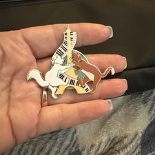 PALM Duchess and Thomas O’Malley LE 200 Pin Chaser Disney Aristocats Cool Cats picture