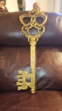 Vintage Mid Century Hollywood Regency Gold Plastic Wall Hanging Key Dart 24