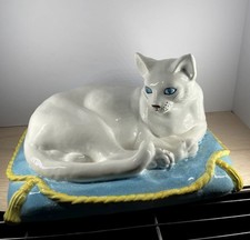 VTG Majolica Porcelain Cat Blue eyes on blue and yellow pillow sculpture  picture