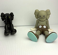 KAWS Companion X Eyes Vinyl Figures 2-Pack Black & Gray/Brown picture