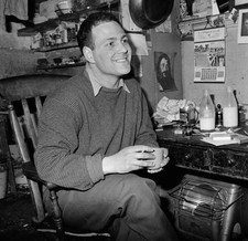 German Born British painter Frank Auerbach in studio in Camden Lon- Old Photo 1 picture