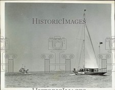 1937 Press Photo The Endeavour I is towed by the US Coast Guard to Newport, R.I. picture