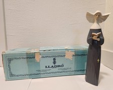 Lladro Porcelain Figurine - Prayerful Moment Nun #5500 picture