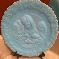 Fenton 1976 Mother’s Day Blue Milk Glass Bas-Relief Collector Plate No. 6 picture