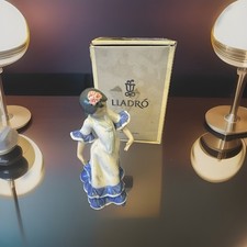 Lladro 1983 Porcelain Figurine JUANITA 5193-2 Bailaora Brazos Abajo RETIRED. Box picture