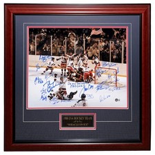 1980 U.S. Olympic Hockey Team Autographed (Miracle On Ice) Deluxe Framed 16x20 P picture