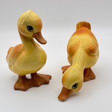 Pair of Lefton Vintage 4 inch Yellow Ducks Ducklings Cottage Core H6981 READ picture