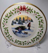 LENOX HOLIDAY PLATE for 2013 Bringing Home The Tree-1st QUALITY made in the USA picture