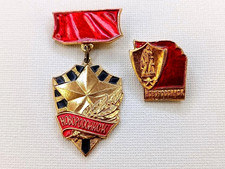 Soviet Russian Badges - Novorossiysk Hero City. USSR WW2 picture