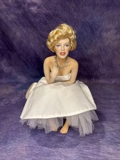 Franklin Mint Marilyn Monroe Love Marilyn Portrait Doll W/ Bench & Necklace picture