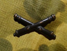 US Army WW1 M1904 Artillery Officers 45mm Bronze Pinback Collar Badge picture