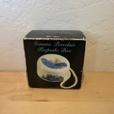 New Old Stock Trinket box Keepsake Taiwan Blue/White Ceramic 1980s 3”x2” Mini picture