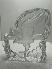 Eagle In Etched Glass Standing Figurine 5 7/8”. 5 In picture