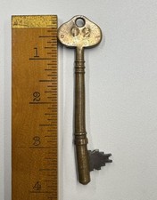 🌿 🗝️ Vintage Hotel Motel Room Key #30 Brass Skeleton Key  picture