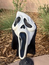 VTG Ghost Face Mask Pre-2010 Easter Unlimited Scream 3 Era Youth Halloween picture