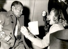 LG914 1956 UP Wire Photo 167 YEAR OLD THROWS PUNCH AT GIRL REPORTER IN NEW YORK picture