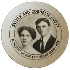 Knott's Berry Farm Family Creed #1662 Plate Walter & Cordelia Knott 1992 Vintage picture