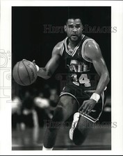 1992 Press Photo Utah basketball player Jeff Malone - lrx91215 picture