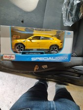 Lamborghini Urus Yellow 1/24 picture