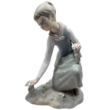 Lladro Girl Picking Flowers Porcelain Figurine Matte Finish Spain 5222 picture