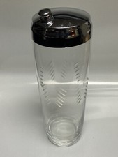 Nice Vintage 1960s High End Etched Glass Bar LARGE Cocktail Mixer Shaker MINTY picture