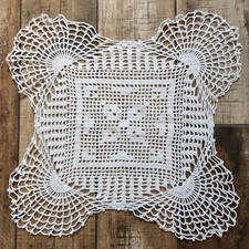 Vtg Hand Crocheted Square Doily White Lace Fan Corners Table Centerpiece 13