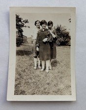 Vtg B&W Snapshot Three Women Sisters 1920s Flapper Fashion Portrait Photo picture