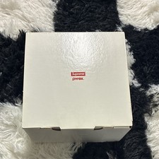 Supreme Pyrex Measuring Cup 2-Cup Set picture